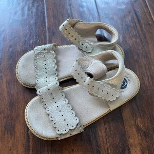 Girls Livie and Luca Posey Classic Sandals Gold Champagne size 3